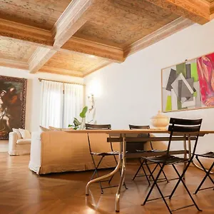 Appartamento Ht - Casa Del Pittore In Piazza Delle Erbe, Padova